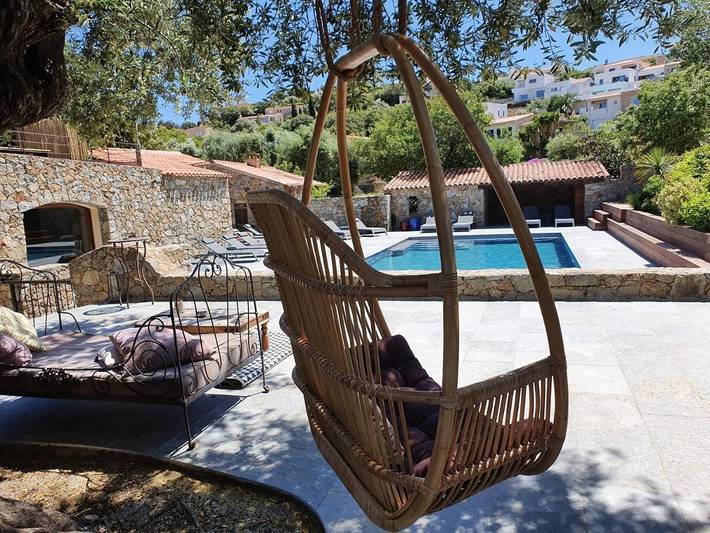 Hôtel pour 2 personnes, avec Terrasse ainsi que Jardin et Piscine