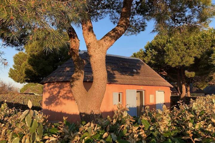 Ferienhaus für 4 Personen, mit Terrasse und Pool sowie Garten und Sauna in Le Barcarès