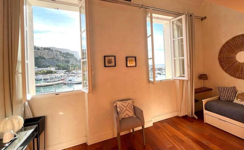 Gîte pour 4 personnes, avec Vue dans Office De Tourisme De Cassis - 2