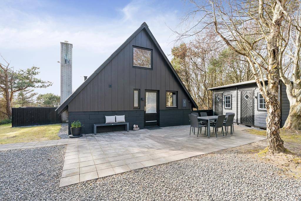 Cozy holiday home on a beautiful natural plot in Lodbjerg Hede, Ringkøbing