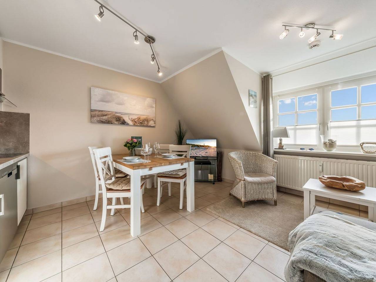 Ganze Ferienwohnung, Lh Dünenblick Wohnung 9 - Strandnahe 3-Zimmer-Wohnung mit ca. 55 m² unter Reet, für bis zu 4 Personen in Wenningstedt, Sylt