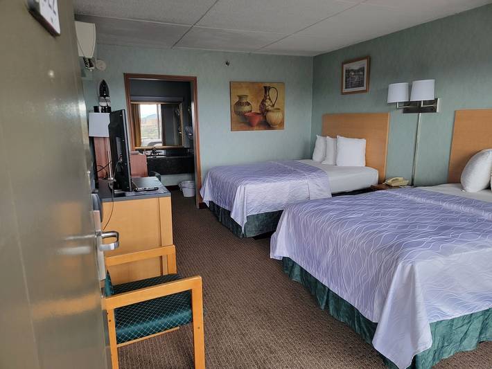 Hotel for 4 people, with pool in Asheville