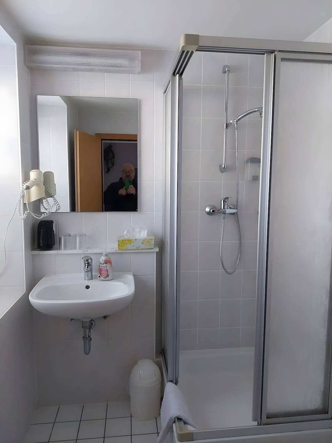 Zimmer 5 – Doppelzimmer mit Bergblick, Gemeinschaftsterrasse und Wlan in Morgenröthe-Rautenkranz, Muldenhammer