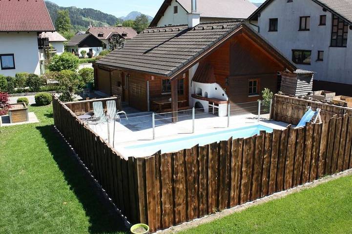 Ferienhaus für 4 Personen, mit Pool und Terrasse sowie Garten