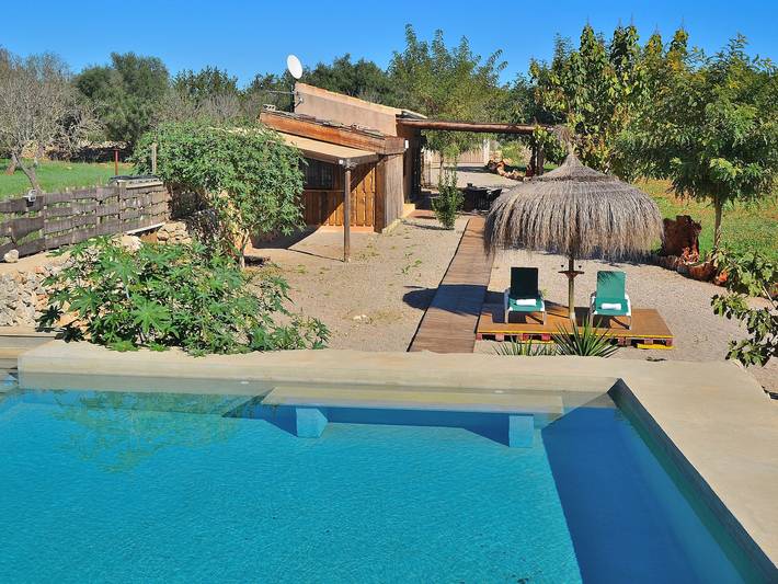 Gîte pour 4 personnes, avec Terrasse et Jardin ainsi que Piscine et Vue