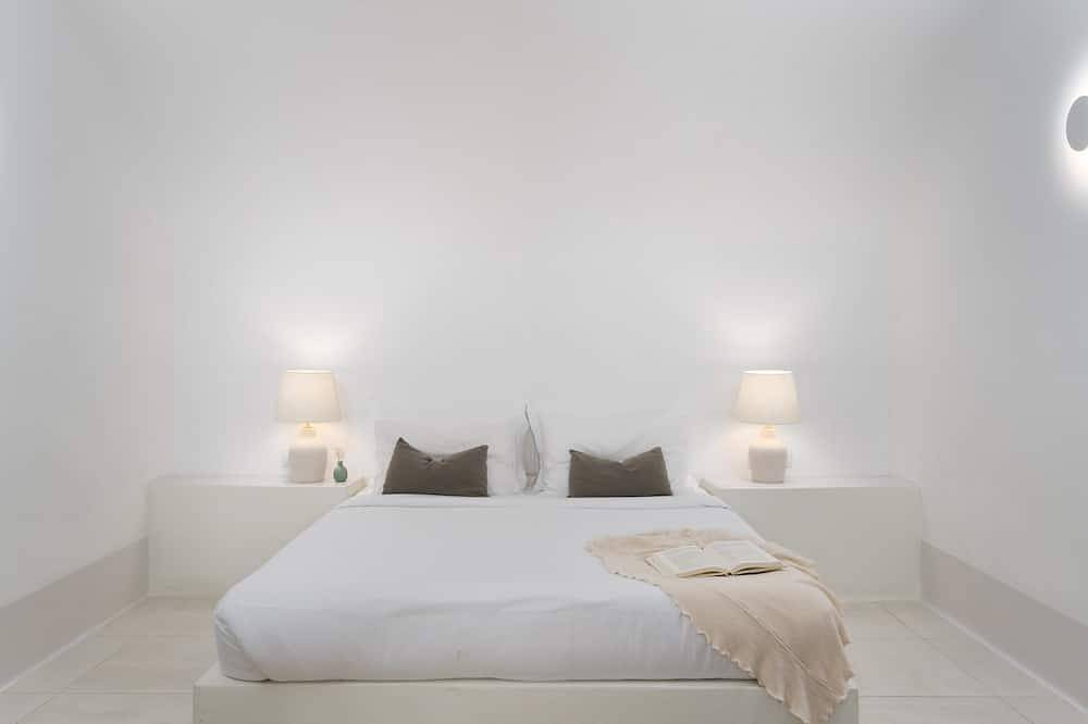 Entire apartment, Kalyva House in center of Oia in Ormos Ammoudiou, Oia