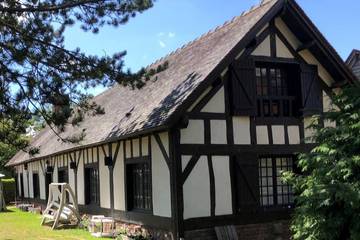 Gîte pour 12 personnes, avec terrasse et jardin dans Cressy
