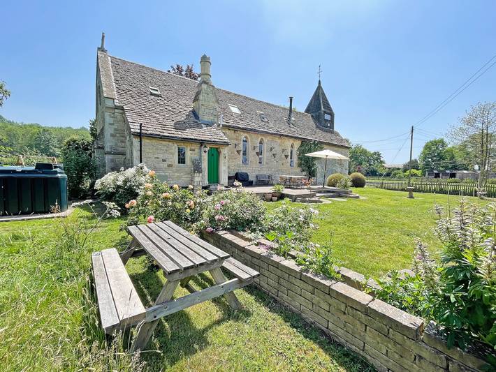 Log cabin for 7 people, with Garden in Wiltshire