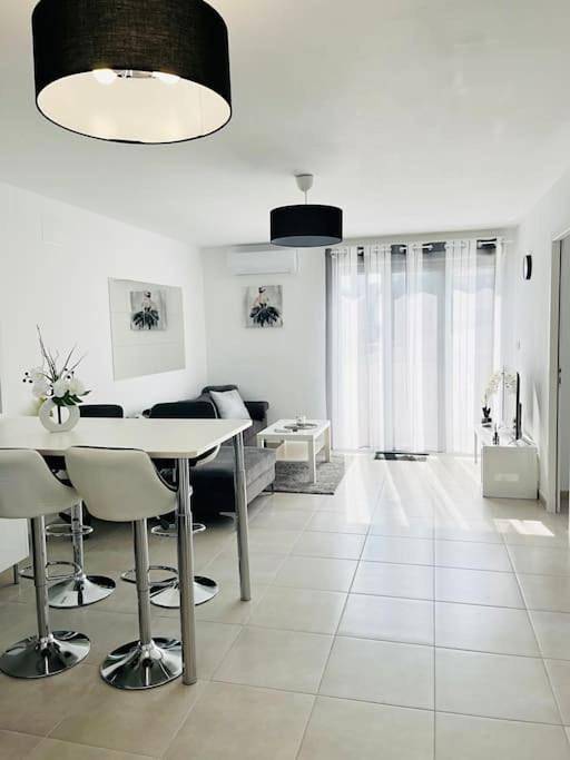 Location de vacances pour 4 personnes, avec terrasse ainsi que jardin et jacuzzi à Marignane - 4