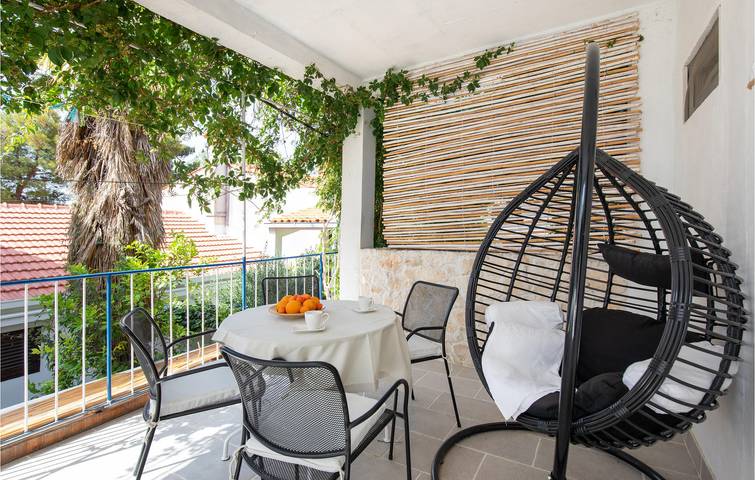 Ganze Ferienwohnung, Charmantes Apartment am Strand mit Terrasse, WLAN und Parkplatz in Klek, Dubrovnik-Neretva