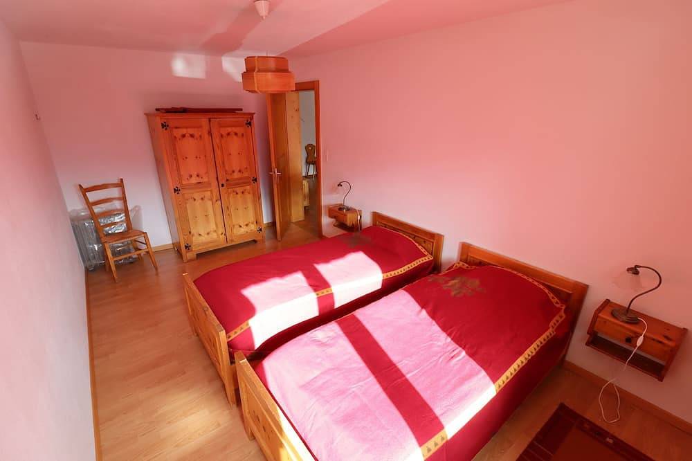 Ganze Wohnung, Exterior: Geräumige Wohnung für 5 Personen, im Zentrum des Dorfes, -Innenbereich: ca. 85 m2, Wohnzim in Saint Luc, Anniviers