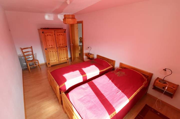 Ganze Wohnung, Exterior: Geräumige Wohnung für 5 Personen, im Zentrum des Dorfes, -Innenbereich: ca. 85 m2, Wohnzim in Saint Luc, Anniviers