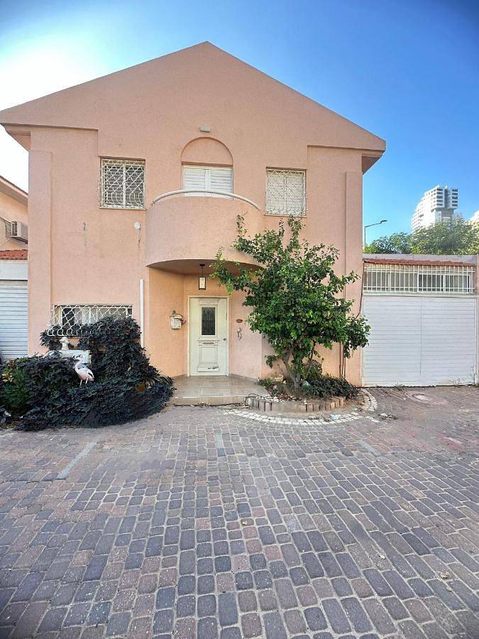 Ferienhaus für 16 Personen, mit Whirlpool und Balkon - 1