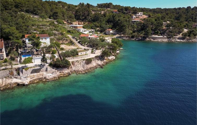 Gemütliche 2-Zimmer-Wohnung mit Pool und WLAN, nur wenige Schritte von der Küste und Rogac entfernt in Šolta (Split-Dalmatien), Rogac