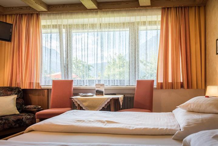 Doppelzimmer in Tuxer Alpen, Buch in Tirol