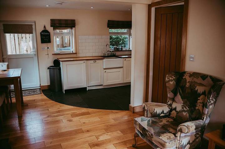 Cottage-Komfort-Ensuite mit Dusche-Blick auf die Landschaft in Lake District