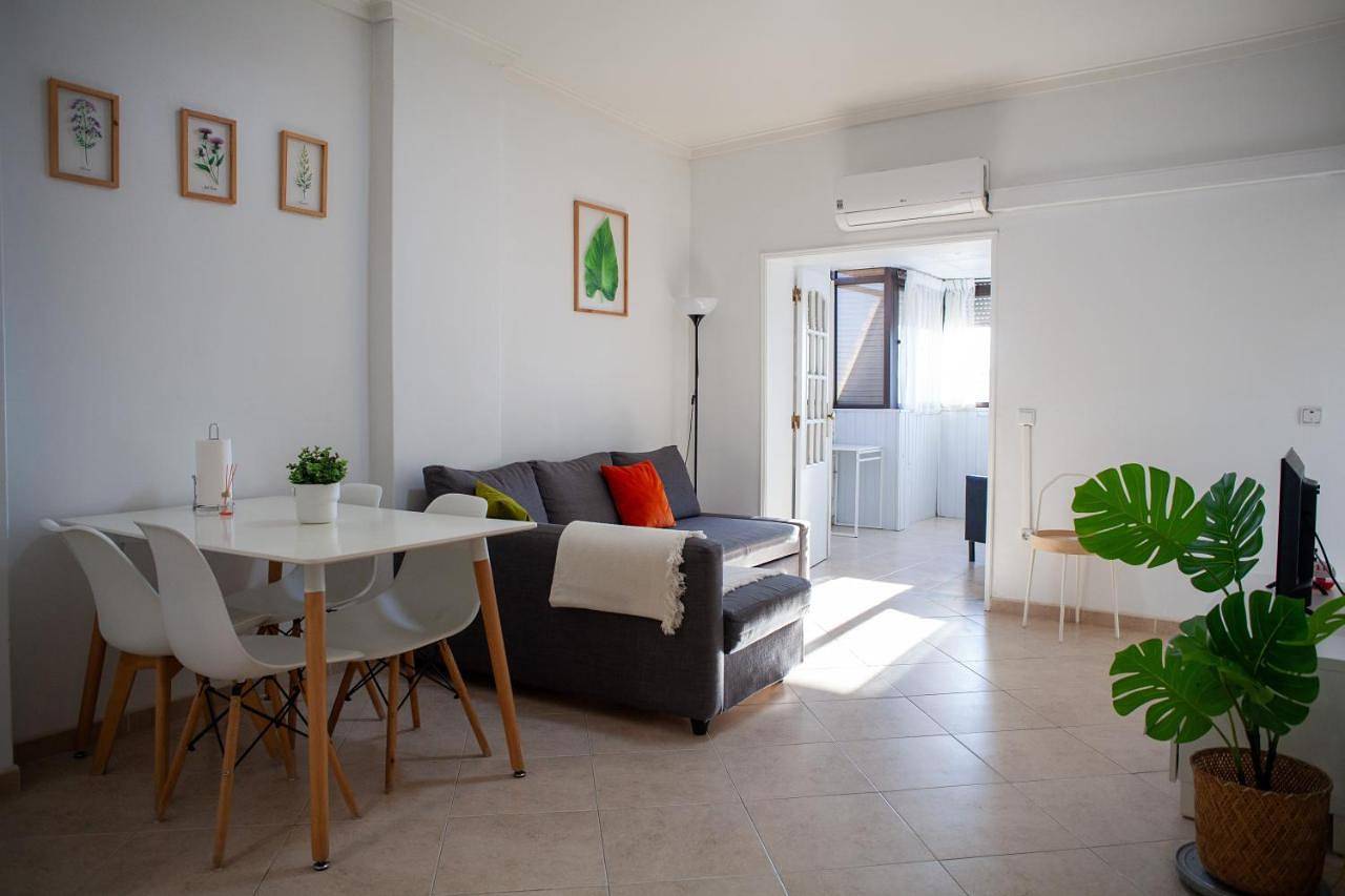 Apartamento inteiro, Apartment with Balcony in Almada, Halbinsel von Setúbal
