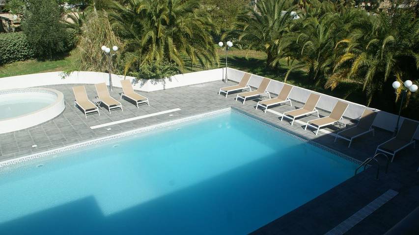 Appartement de vacances pour 4 personnes, avec piscine et jardin, animaux acceptés