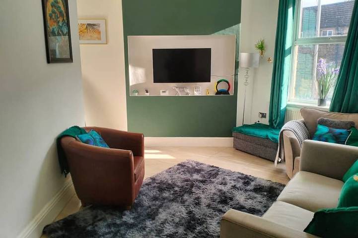 Holiday rental for 12 people, with garden and terrace, with pets in Huddersfield