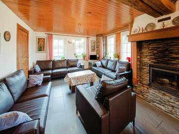 Gîte pour 15 personnes, avec jacuzzi et terrasse ainsi que jardin et sauna, animaux acceptés dans Cherain