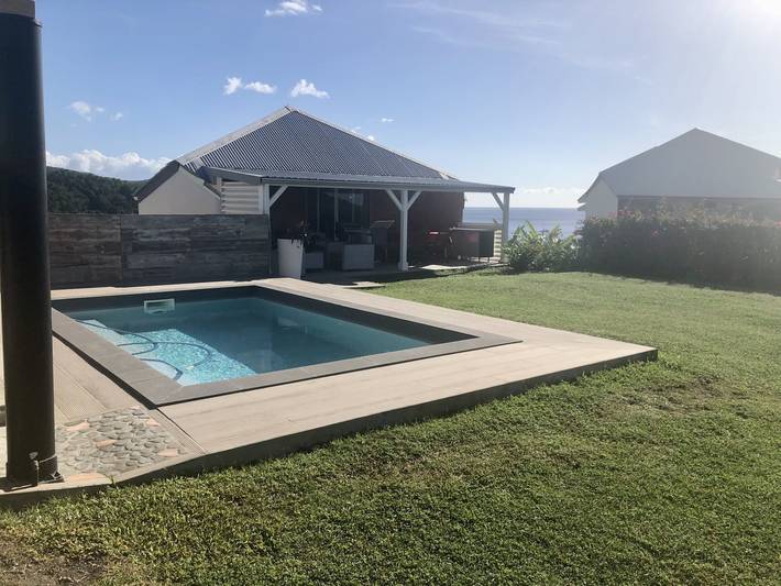 Gîte pour 4 personnes, avec piscine ainsi que terrasse et jardin