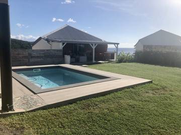 Gîte pour 4 personnes, avec piscine ainsi que jardin et terrasse en Guadeloupe