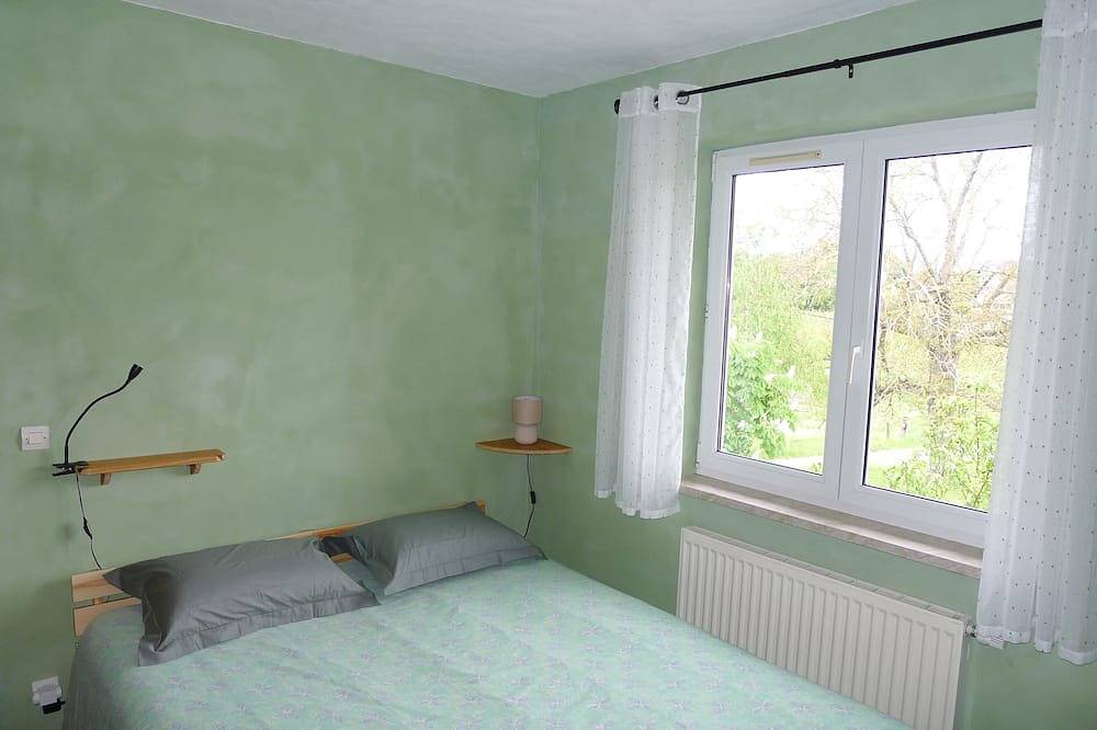 Ab ins Grüne in einer unberührten Landschaft in Danne-et-Quatre-Vents, Saarburg (Frankreich)