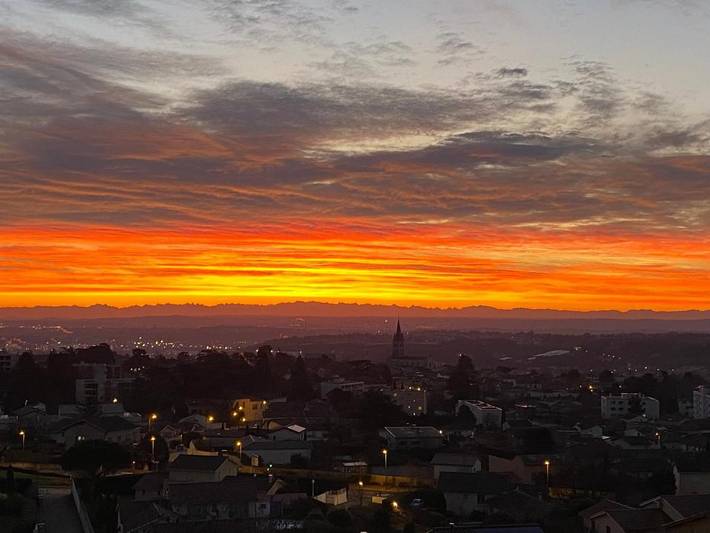 Location de vacances pour 9 personnes, avec piscine ainsi que jardin et vue à Saint-Genis-Laval - 3