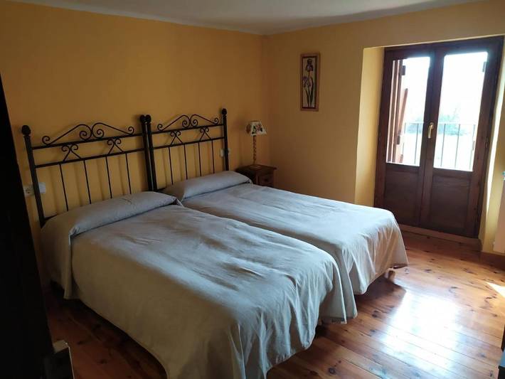 Casa rural para 2 personas, con terraza además de jardín y vistas en Jaca - 2
