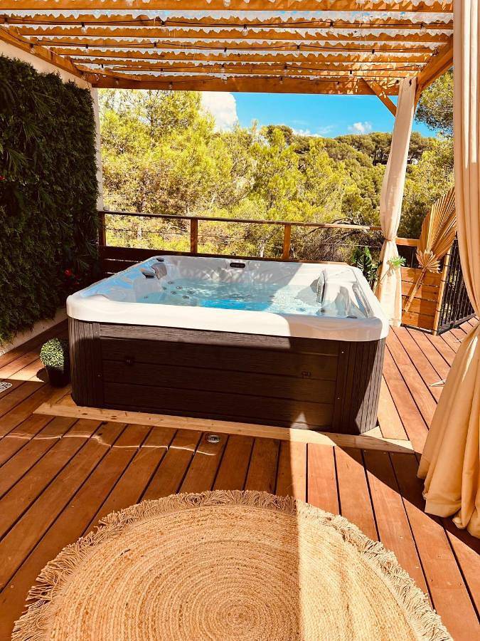 Gîte pour 2 personnes, avec jardin ainsi que terrasse et jacuzzi à Cantaron - 3