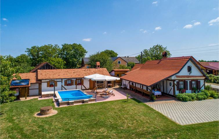 Sonnige 2-Zimmer-Wohnung mit Pool, Terrasse und WLAN in Koprivnica-Krizevci