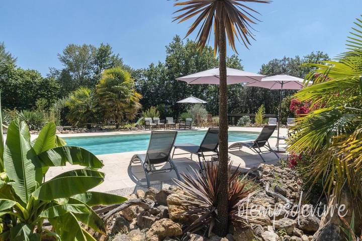 Location de vacances pour 4 personnes, avec piscine ainsi que jardin et vue à Groléjac