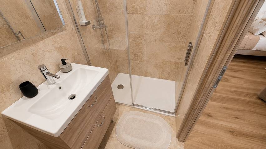Zimmer „Mésange“ mit Seeblick, privater Terrasse und Wlan in Excenevex, Thonon-les-Bains und Umgebung