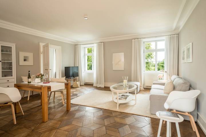 Ganze Wohnung, Schloss Kirchberg - Appartement Rosé in Immenstaad am Bodensee, Region Bodensee-Oberschwaben