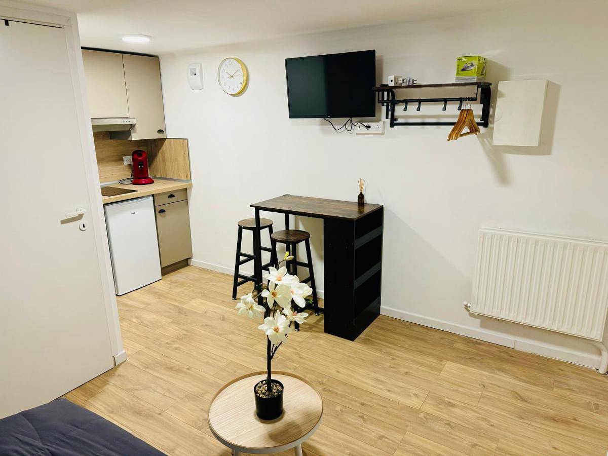 Appartement entier, One-Bedroom Apartment in Verneuil-en-Halatte, Oise