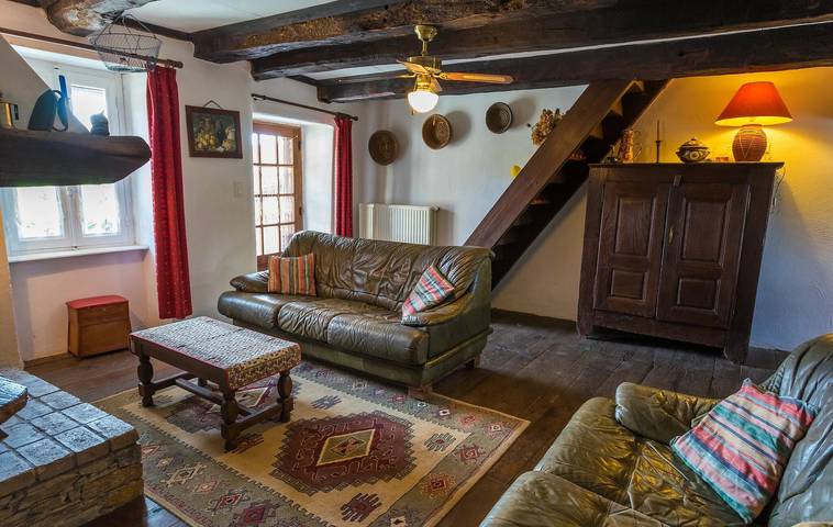 Casa de vacaciones 'Gîte Enzo' con terraza privada, jardín privado y balcón in Cabanes, Aveyron (desambiguación)