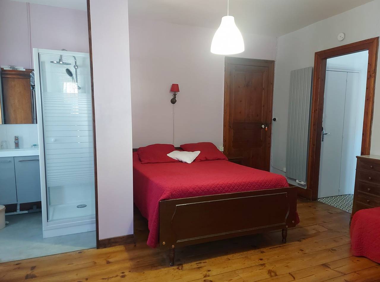 Appartement entier, Appartement dans maison avec jardin, parking in Luchon-Superbagnères, Bagnères-de-Luchon