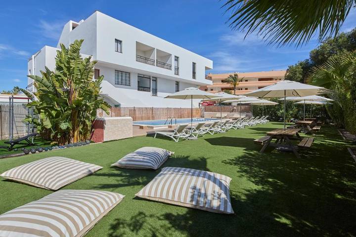 Location de vacances pour 3 personnes, avec jardin ainsi que vue et piscine dans Playa d'en Bossa - 2