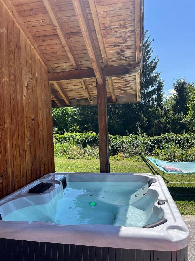 Maison de vacances pour 3 personnes, avec jardin ainsi que jacuzzi et piscine