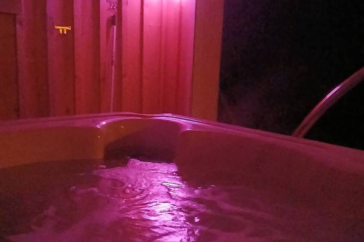 Gîte pour 2 personnes, avec Jacuzzi ainsi que Jardin et Sauna à Bertric-Burée