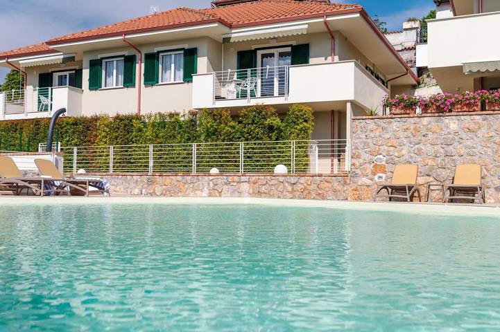Ferienhaus für 2 Personen, mit Terrasse und Garten sowie Pool