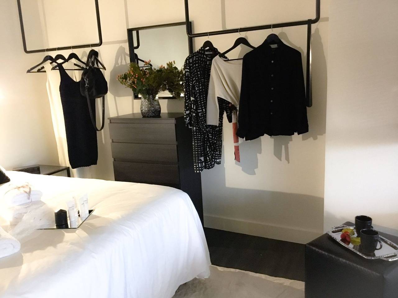 Stunning Athens Apartment | Ater Albus Junior Suite | Historic Central Location | City Views | Psyrri in Sezione centrale di Atene, Atene