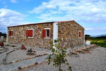 Ferienhaus für 5 Personen, mit Ausblick und Pool sowie Seeblick und Garten, mit Haustier auf Kos