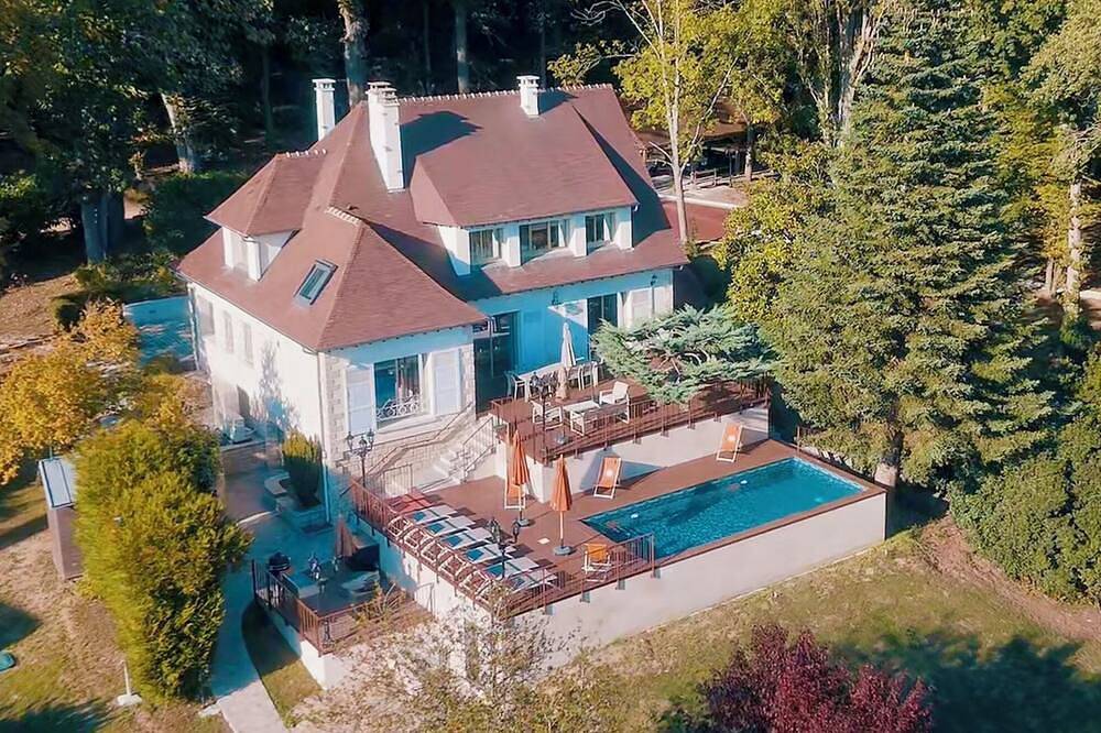 Villa \"La Bihourdière\"-Propriété d'exception sur parc arboré et piscine chauffée in Mézy-sur-Seine, Yvelines