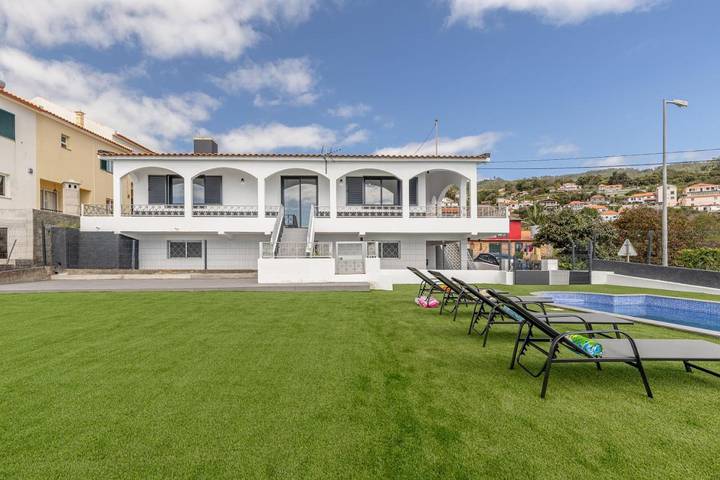 Villa para 8 pessoas, com Varanda e Terraço e ainda Jardim and Piscina em Santa Cruz