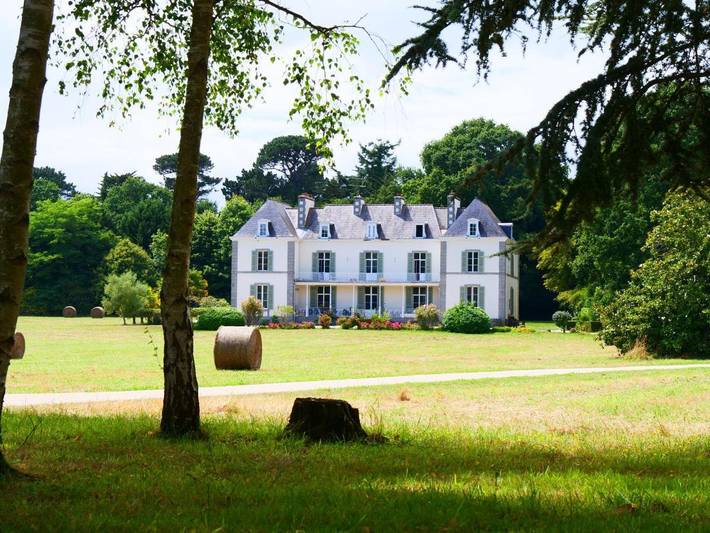 Chambre d’hôte pour 4 personnes, avec piscine ainsi que vue et jardin à Pléneuf-Val-André