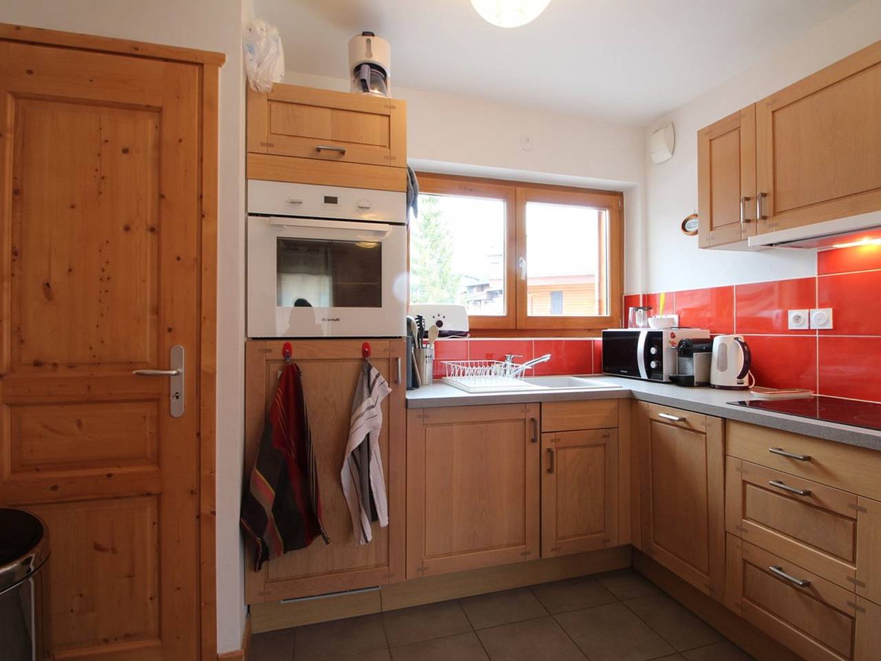 Geheel appartement, Cozy 2Br Apartment: Garden, Wifi, Parking, Near Shops & Ski Slopes in Les Carroz, Arâches-la-Frasse