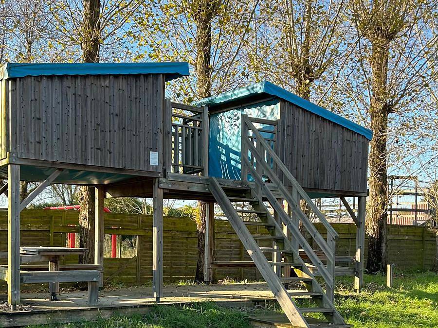 Camping Les Mizottes - Accommodation 4 persons - Cabane Pilotis in Saint-Michel-en-l'Herm, Fontenay-le-Comte