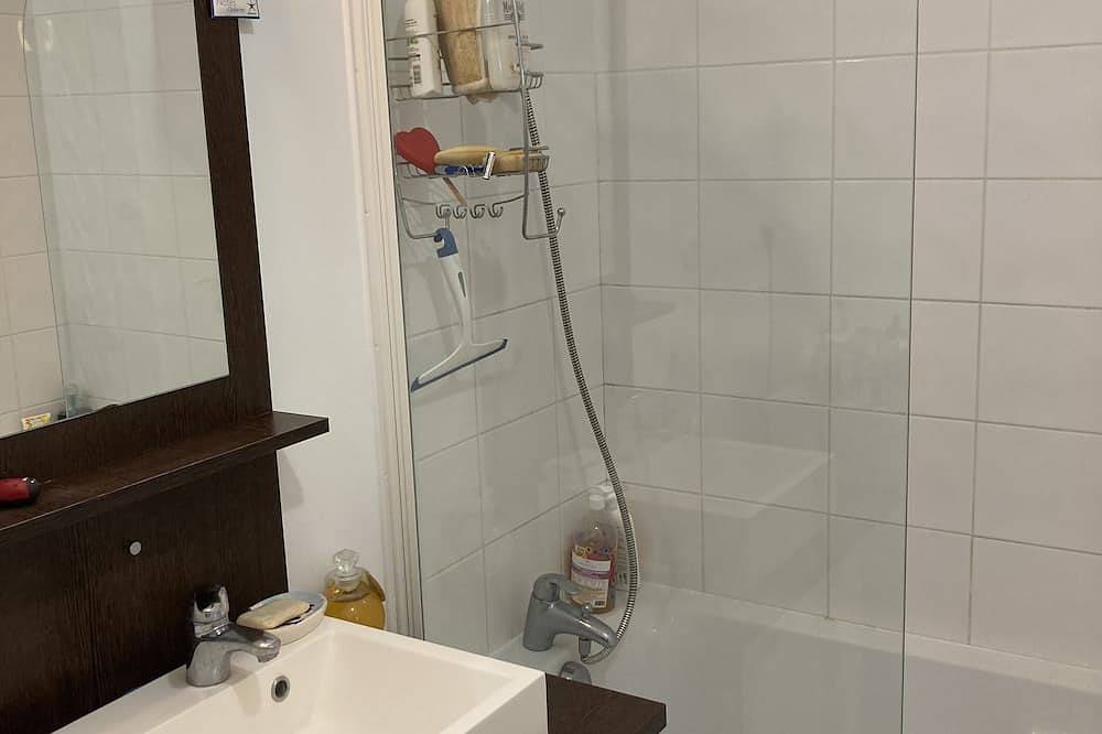 Apartamento entero, Cosy one bedroom flat, + couch in the living room  + quiet nice terrace. Parking in La Rochelle, Región de La Rochelle