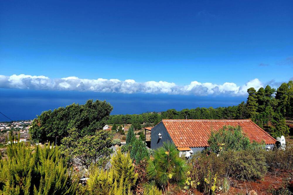Casa El Topo, panoramic views, fireplace and barbecue in Puntagorda, La Palma in Puntagorda, La Palma North